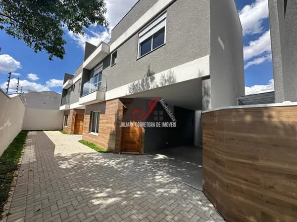 Sobrado à venda, 03 quartos no bairro Portão em Curitiba/PR.