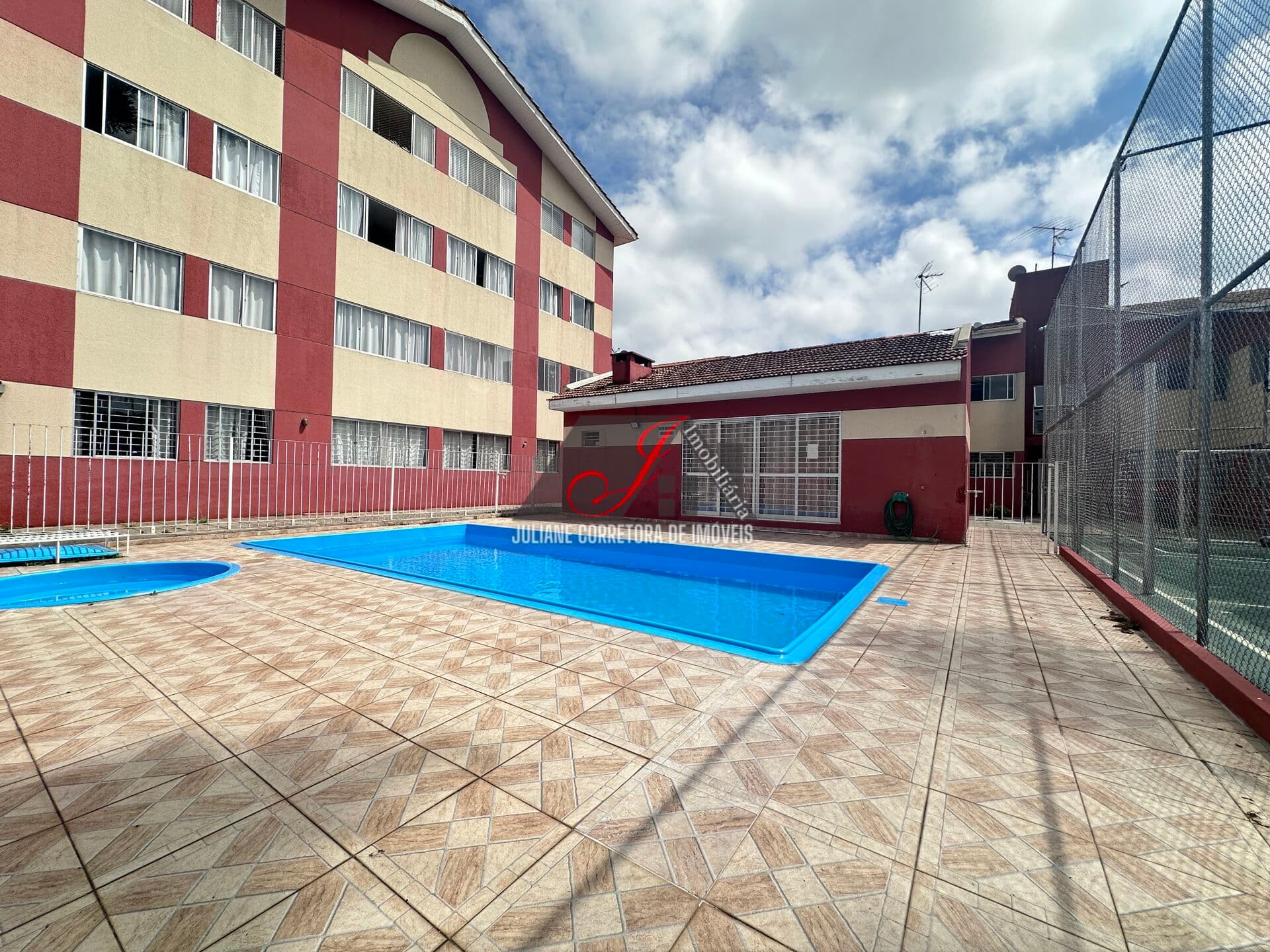 Apartamento à venda, 03 quartos no Residencial Pinheiro, Cidade Industrial de Curitiba/PR.