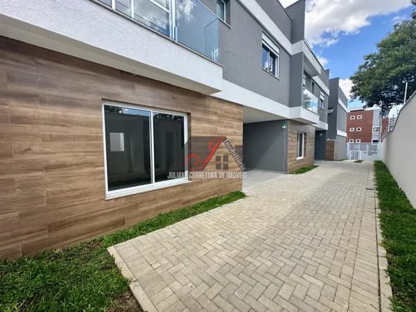 Sobrado à venda, 03 quartos no bairro Portão em Curitiba/PR.