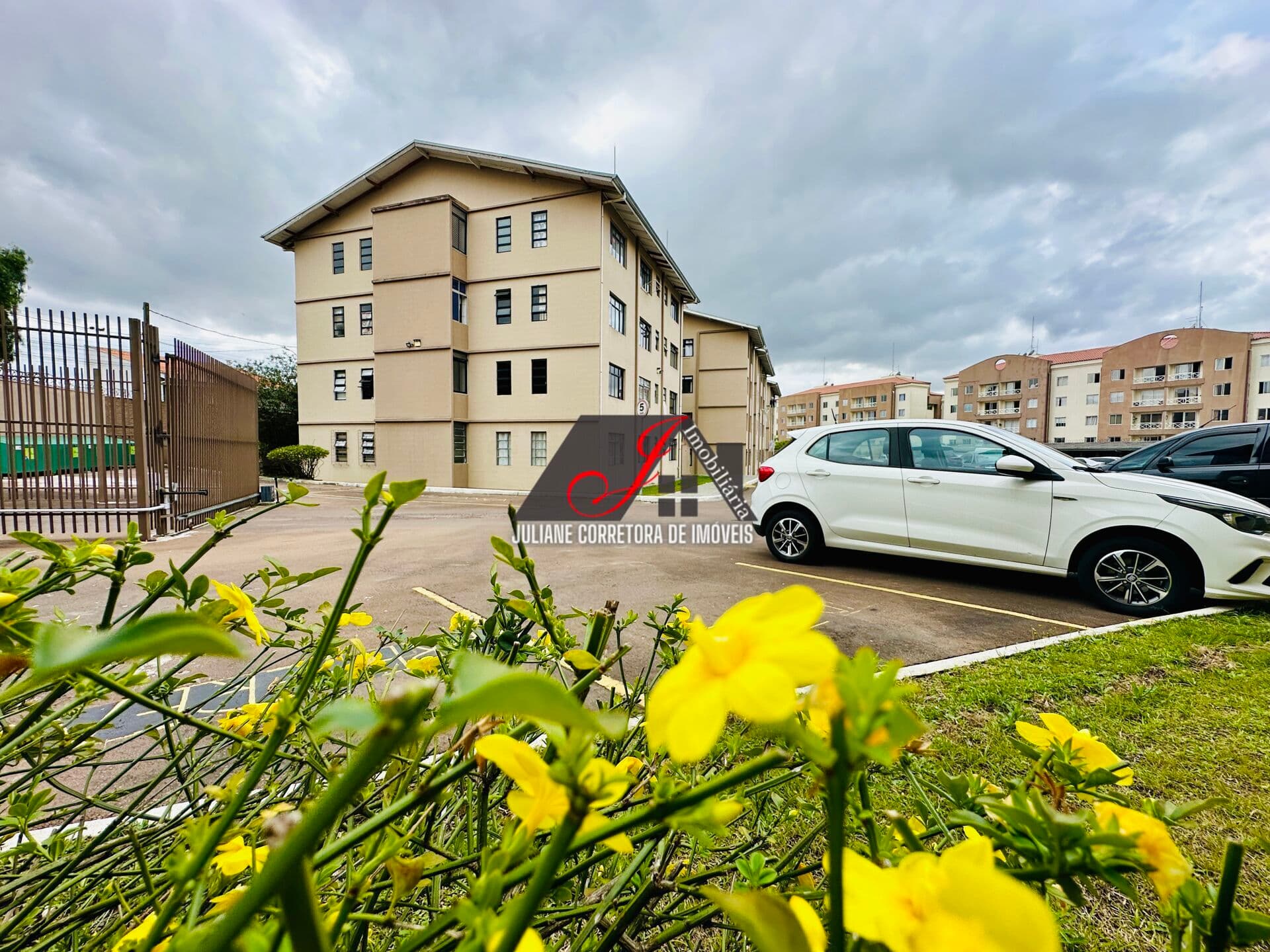 Apartamento 01 quarto à venda, Condomínio Gralha Azul II, bairro Novo Mundo em Curitiba.