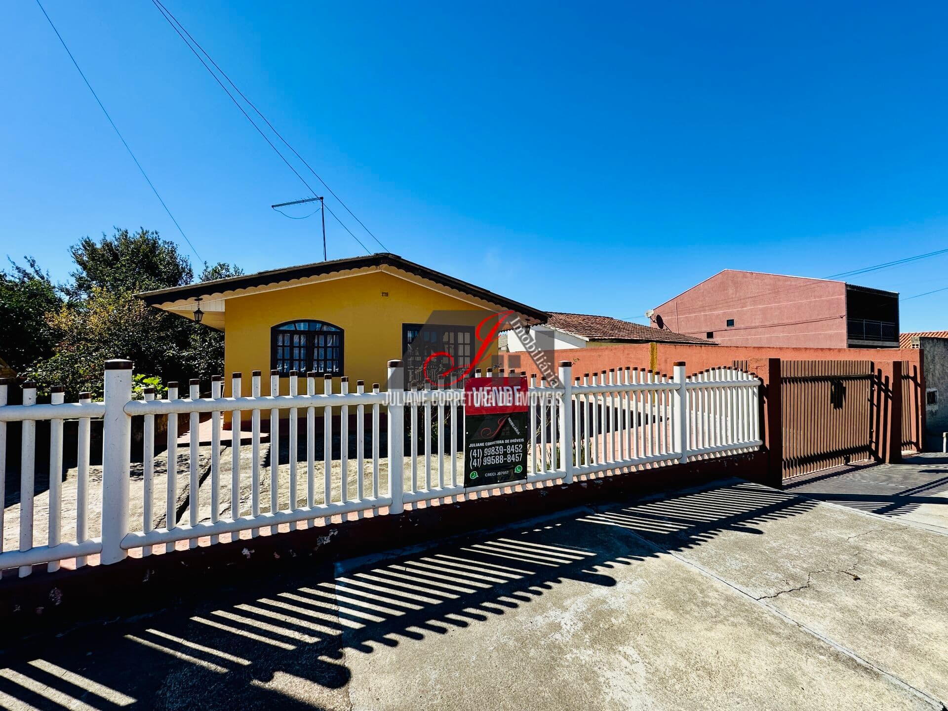 Terreno à venda com 02 casas no Bairro Thomaz Coelho em Araucária/PR.