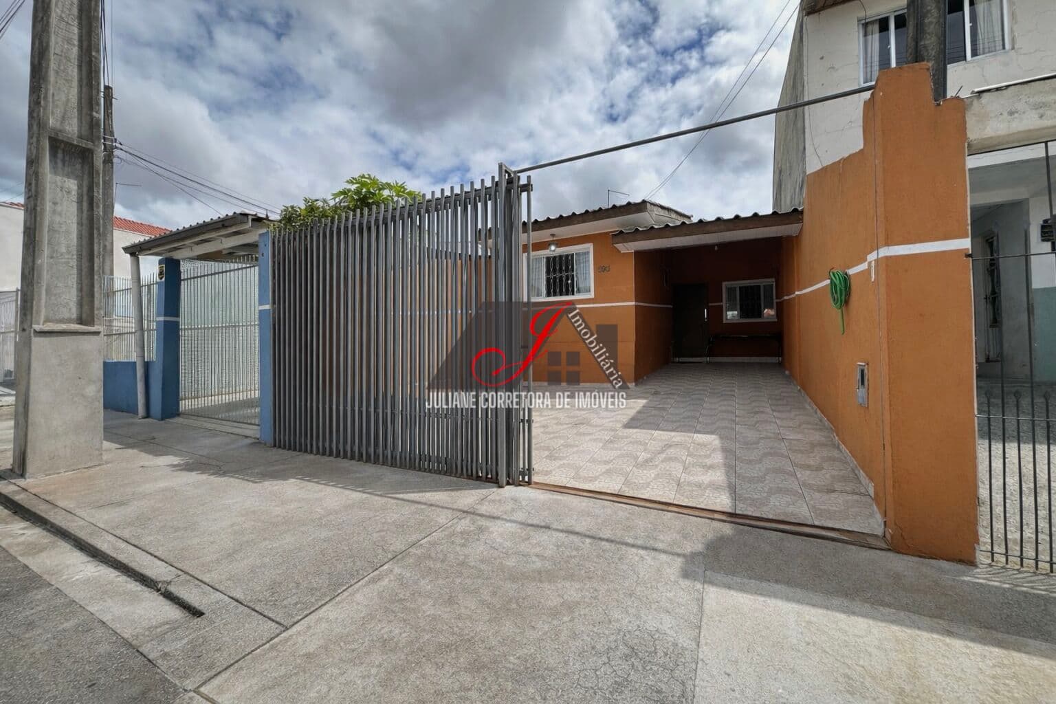 Casa à venda, 03 quartos, bairro Cidade Industrial em Curitiba/PR.