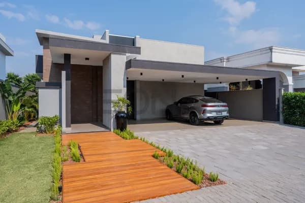 Casa de alto padrão no bairro FAG em Cascavel-PR