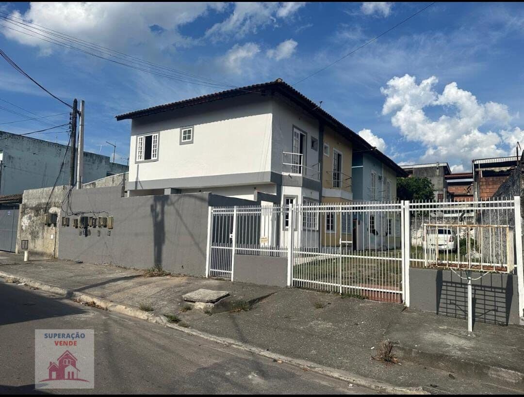 Linda casa duplex em Trindade