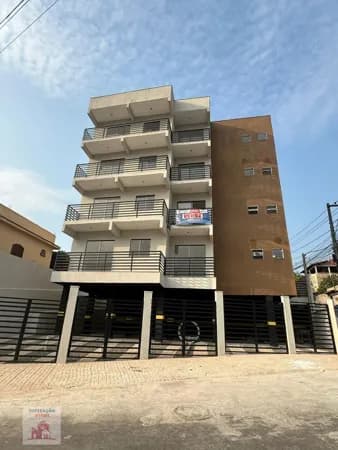 Lindos apartamentos no Laranjal à venda no primeiro andar.