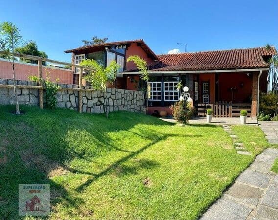 LINDÍSSIMA E LUXUOSA CASA COM 3QTS, 1 SUÍTE, ESPAÇO GOURMET EXCELENTE E UM ÓTIMO ESPAÇO VERDE EM PENDOTIBA!