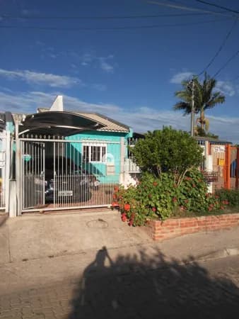 Casa em Porto Alegre - Belém Novo
