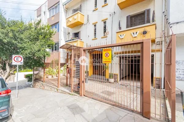 Apartamento 2D com suíte e garagem coberta no Bom Fim