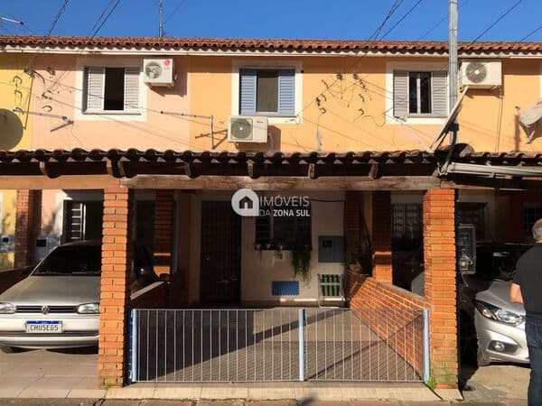 Sobrado em Porto Alegre - Hípica