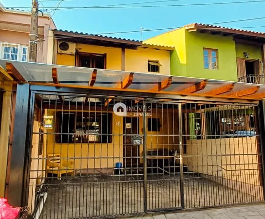 Ótimo Sobrado de 3 Dormitórios no bairro Hípica