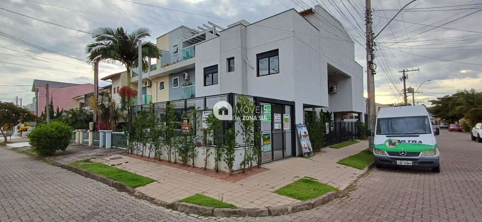 Ótimo sobrado no Lagos de Nova Ipanema