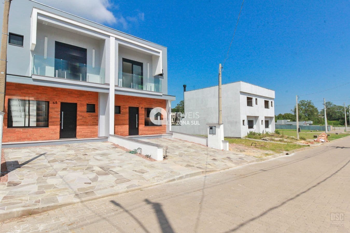 Sobrado em Porto Alegre - Campo Novo