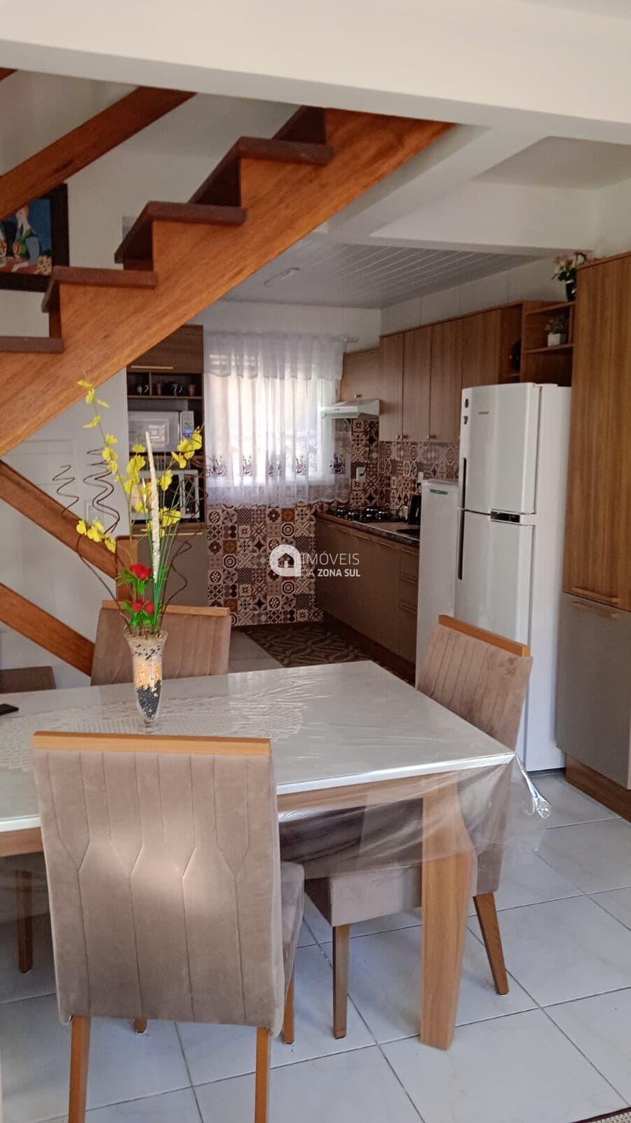 Casa 2 dormitórios em Condomínio na Restinga