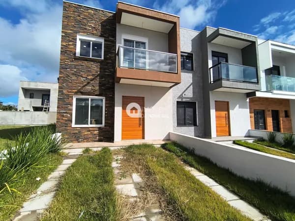 Sobrado em Porto Alegre - Campo Novo