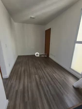 Oportunidade: Apartamento Reformado e Pronto para Morar na Restinga!