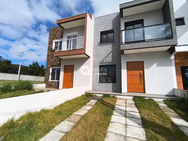 Sobrado em Porto Alegre - Campo Novo