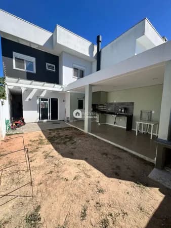 Sobrado em Porto Alegre - Hípica