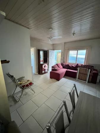 Casa Ampla com Edícula e Garagem para 5 Carros no Camaquã!