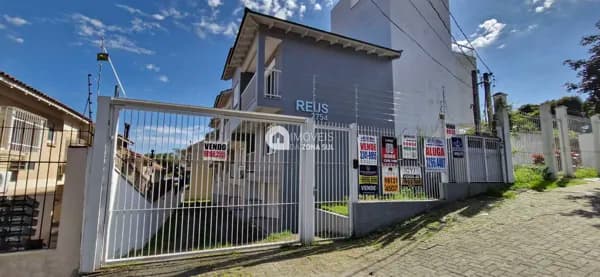 Sobrado em Porto Alegre - Camaquã