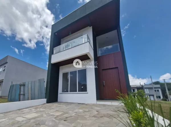 Sobrado em Porto Alegre - Campo Novo