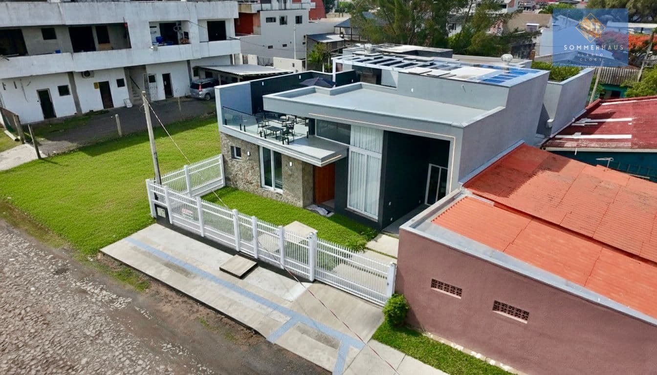 Casa nova de 3 dormitórios em Capão da Canoa