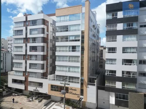 Apartamento 3 dormitórios de frente
