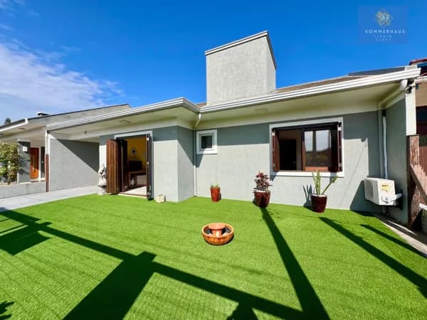 Casa 3 dormitórios próxima ao mar