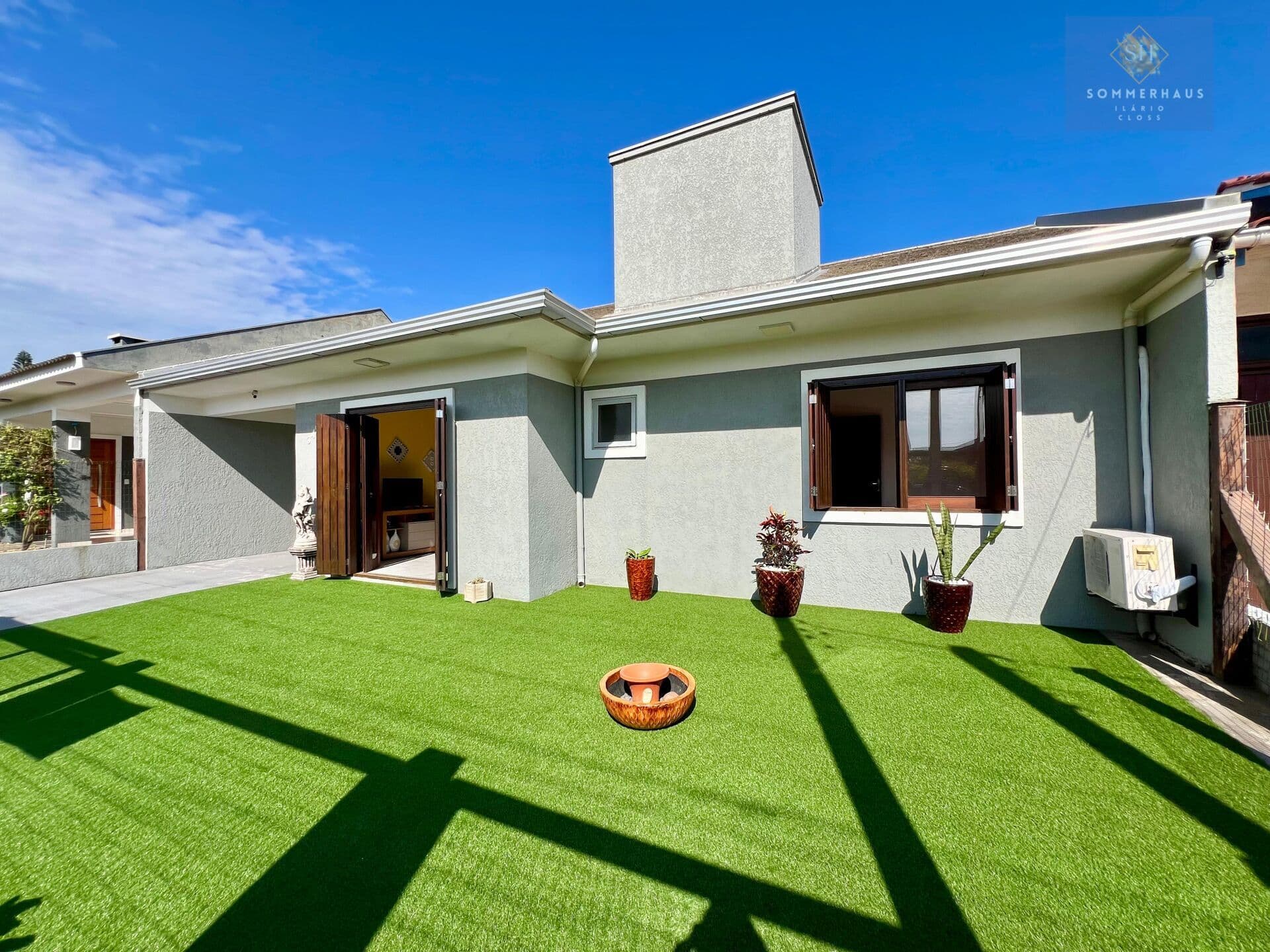 Casa 3 dormitórios próxima ao mar