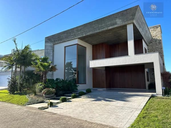 Casa em Condomínio fechado em Torres