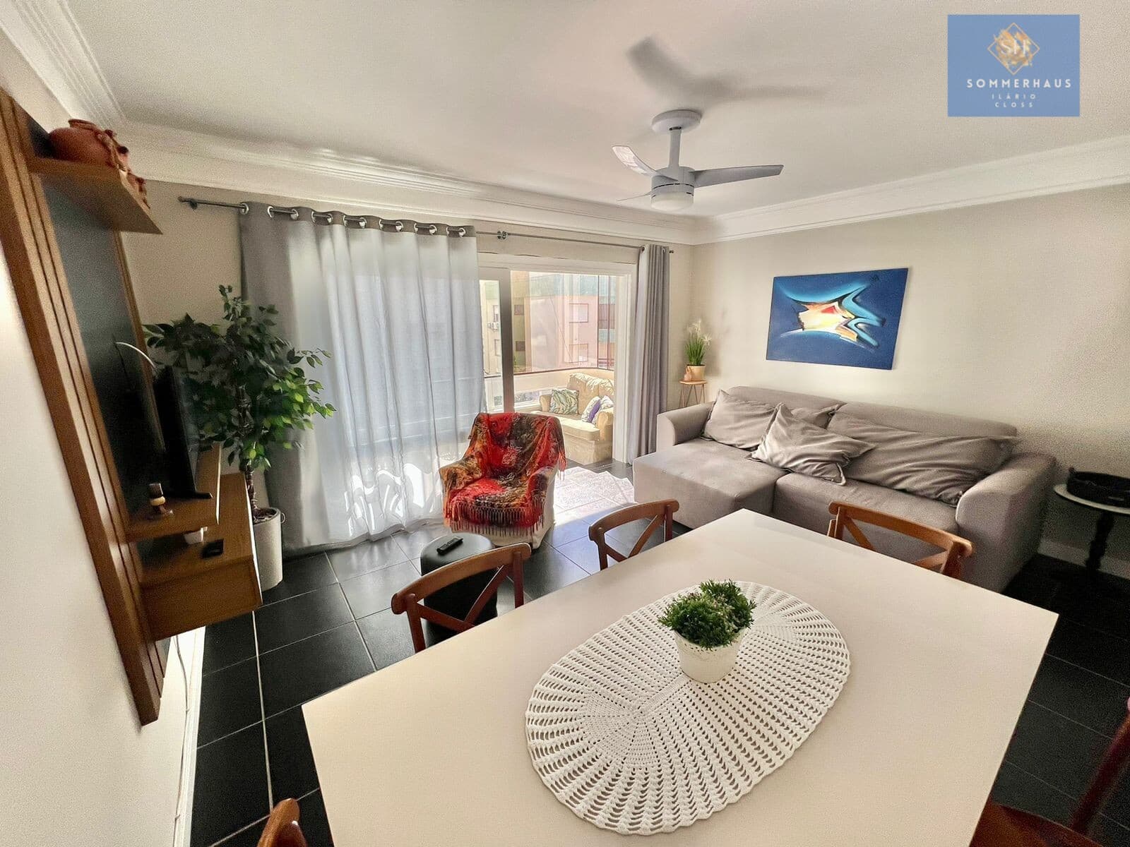 Apartamento com sacada de frente e a 1 quadra do MAR em Capão da Canoa.