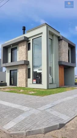 Casa nova de 3 dormitórios em Capão da Canoa