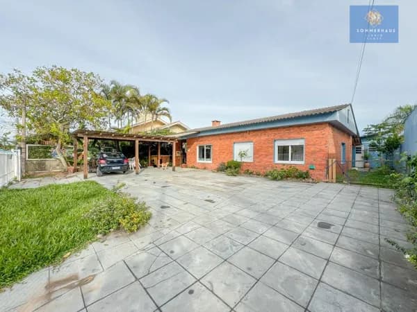 Casa com piscina a venda em Atlântida