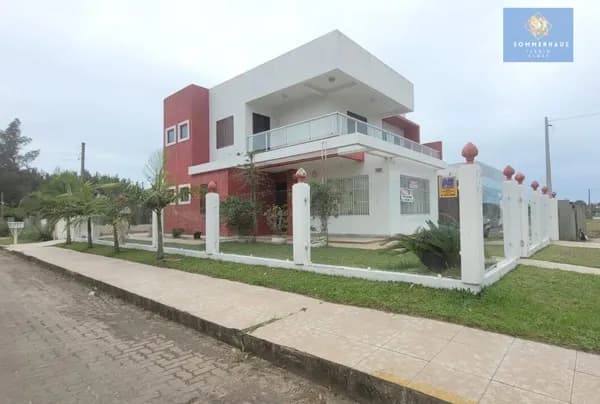 Casa sobrado de esquina em Noiva do Mar