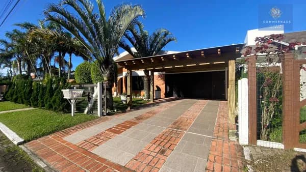 Casa com piscina em Atlântida
