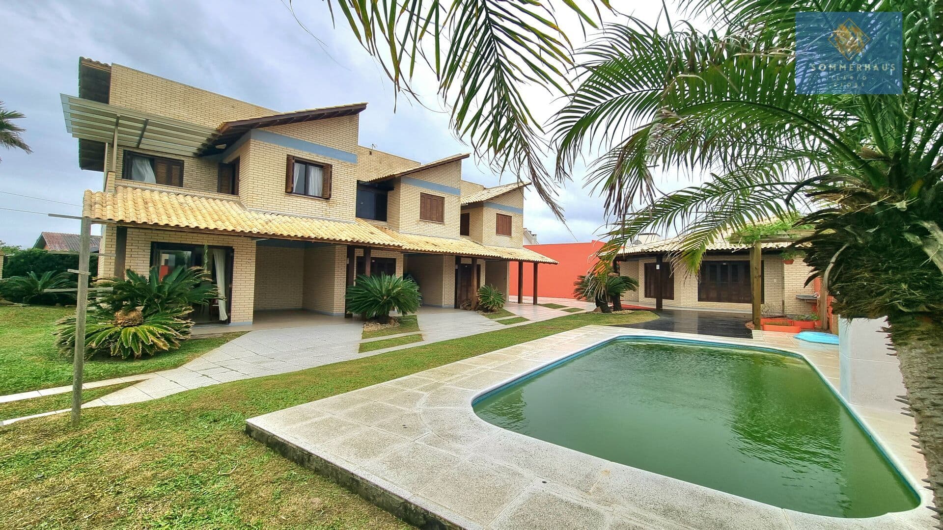 Casa Sobrado a 1 quadra do mar em Rainha do Mar