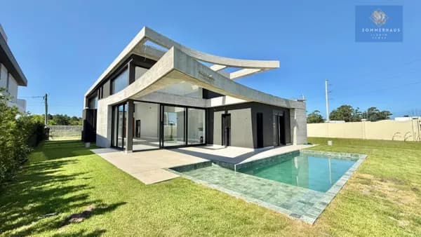 Casa em Condomínio fechado de Capão da Canoa