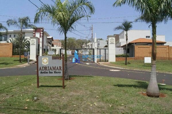 Terreno em Condomínio