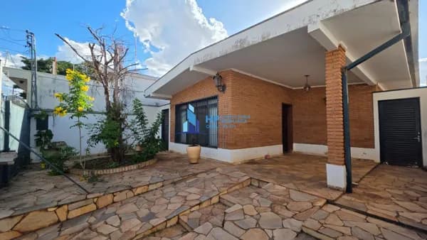 Casa à Venda no Bairro Parque dos Bandeirantes