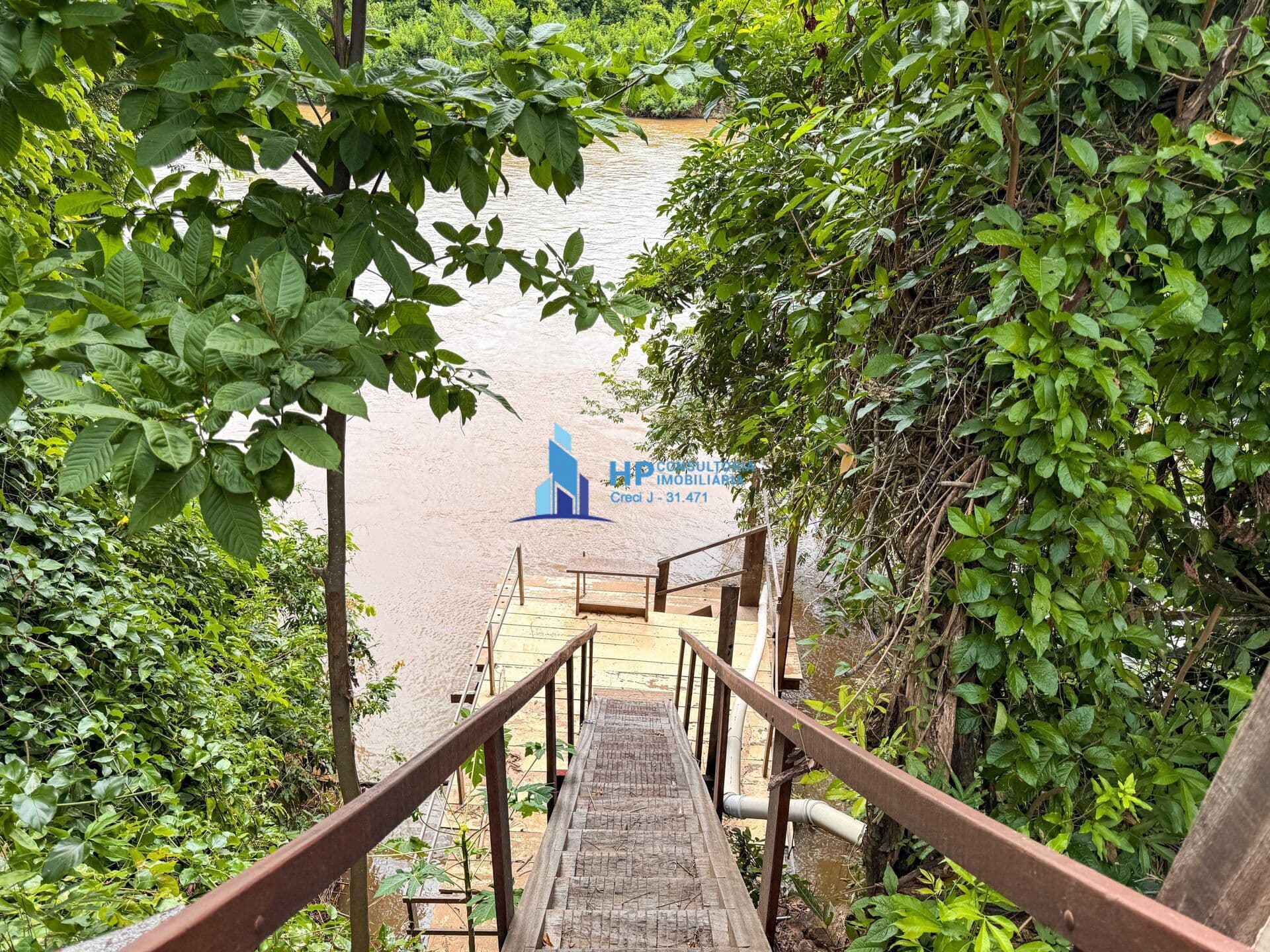 Rancho às Margens do Rio Pardo