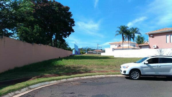 Terreno em Condomínio