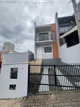 Sobrado á Venda em Brusque/SC