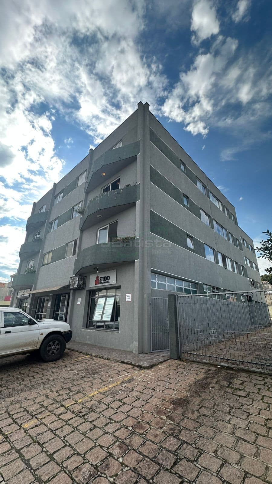 Amplo Apartamento em região central da cidade