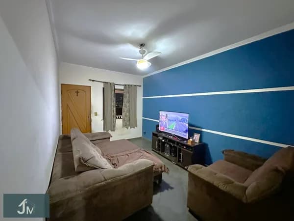 Casa com amplo quintal à venda em Itu