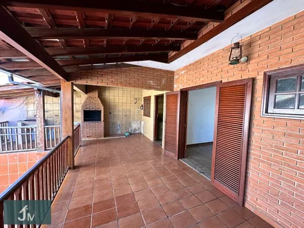 Casa com edícula à venda em Itu