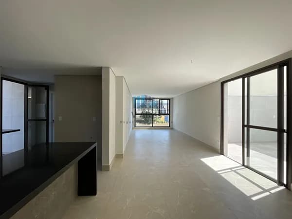 Apartamento com área privativa, 240m² de área total, 4 quartos, 3 vagas. À venda, no bairro Cidade Nova!