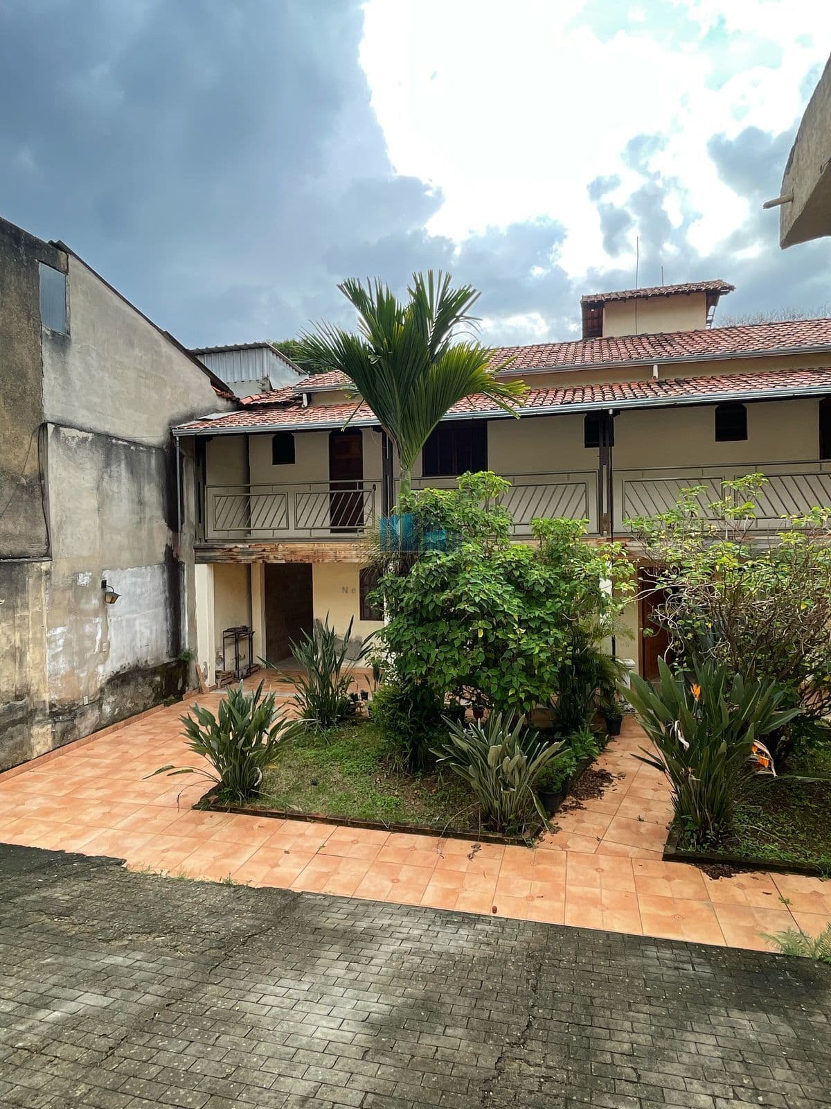 Casa com 330m², com 6 quartos sendo 4 suítes, 3 vagas. À venda, no bairro Caiçaras!