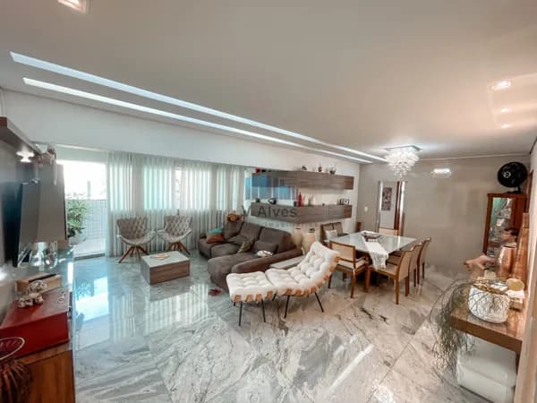 Àrea privativa com 256m², 4 quartos sendo 01 suíte, 5 vagas. À venda, na região do Cidade Nova!
