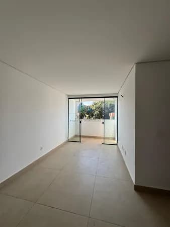 Apartamento Alto Padrão, 3 quartos sendo 01 suíte, 2 vagas. À venda, no bairro Liberdade!