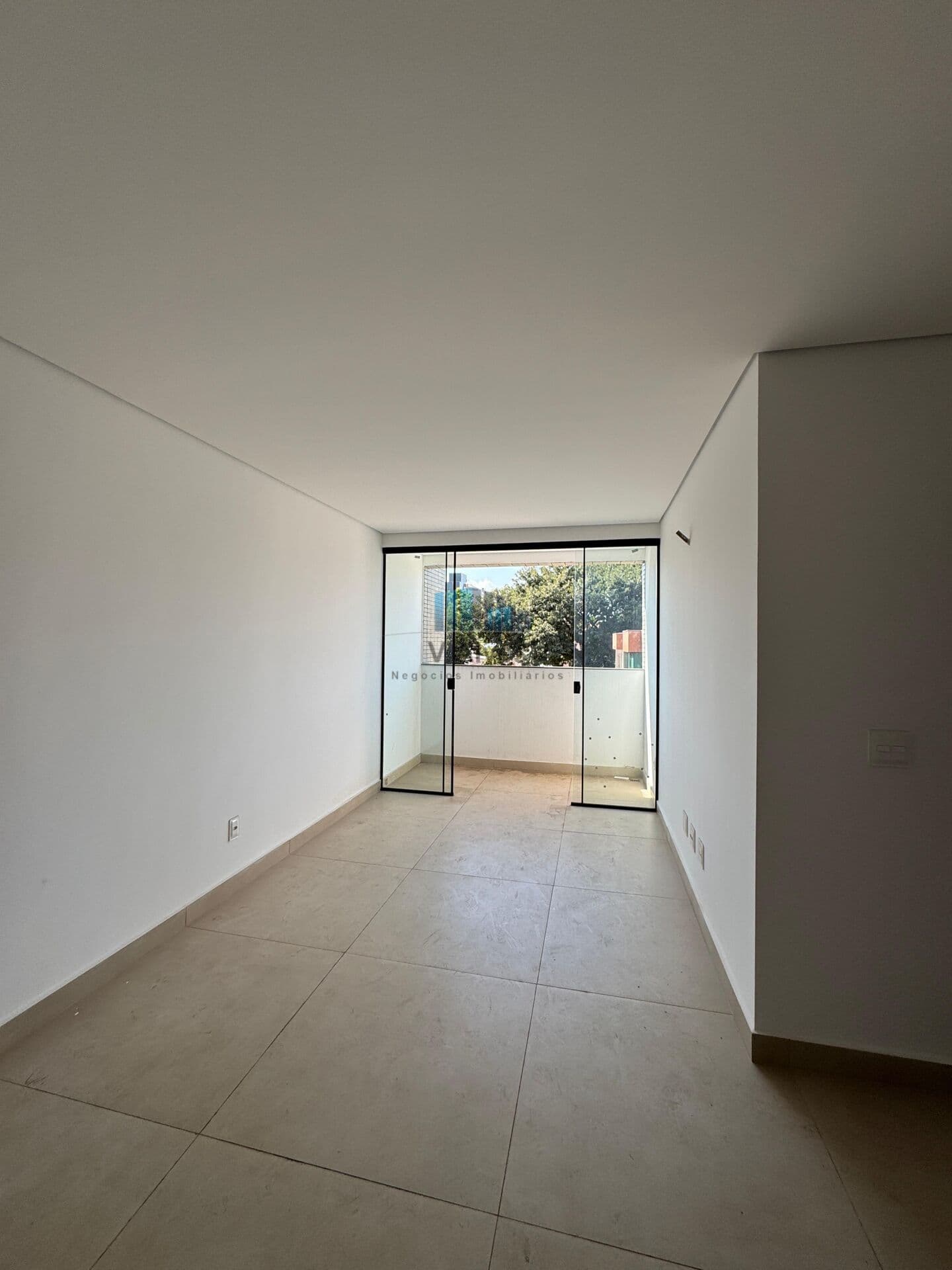Apartamento Alto Padrão, 3 quartos sendo 01 suíte, 2 vagas. À venda, no bairro Liberdade!