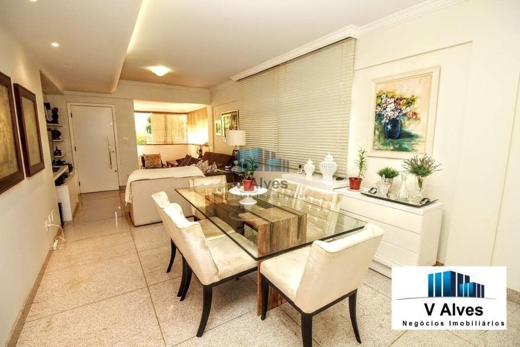 Apartamento com 157m², 4 quartos, closet, 3 vagas. À venda no bairro Cidade Nova.